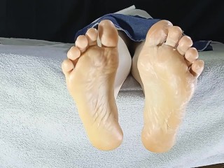 Foot Massage, Creamy Feet, Playful Cute Tyny Feet, Toe Fetish, Small Feet, MILF Pawgtenshi