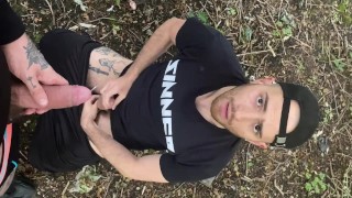 Cruisen plezier buiten zuigen Danny Baldwin in het bos en op pissing worden