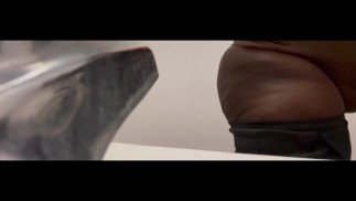 Толстушка транс женщина подпрыгивает большой толстой