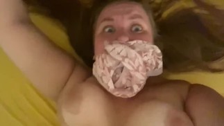 Я снимаю себя на камеру, пока меня трахает незнакомец из Tinder