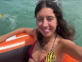 Wir Fahren Mit Einem Boot Zu Einer Einsamen Insel, Um in Allen Löchern Sex Zu Haben