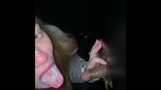 Natasha bezoekt 1ste gloryhole