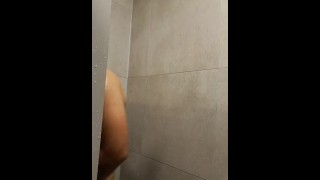A REAL HANDJOB ENDS WRONG IN THE SHOWERS OF A FAMOUS GYM