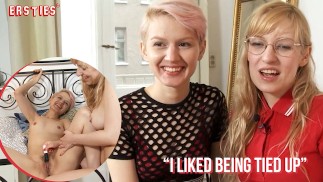 Ersties - Наталья балует симпатичную блондинку Вики