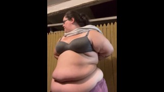 Bbw se déshabiller à l’extérieur par temps de congélation
