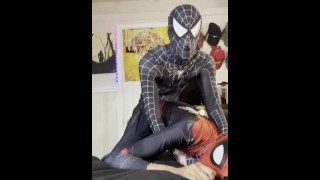 Spider-Man se folla a spider-girl tonta primera escena B / G