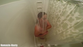 Намасте-противная грязная шлюха пытается очиститься в душе | Голая шлюшка мастурбирует и раздвигается