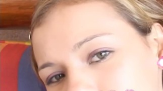 娇小的少女Selina手指他妈的