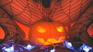 哼哼唧唧地用日立魔杖磨边