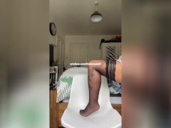 flashing in front of a hotel maid and she agreed for a blowjob