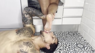 I lick my stepsis feet while she is cooking, little feet, sexy feet
