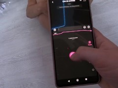 Ma copine contrôle mon plaisir pendant que je danse pour elle - STRIPTEASE FRANCAIS