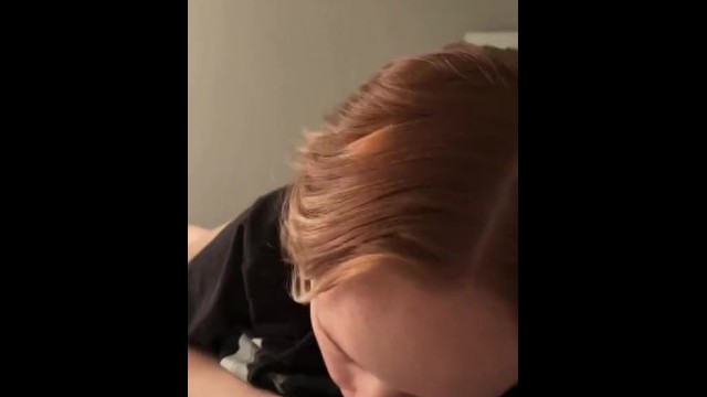 Она ОБОЖАЕТ сосать черный член