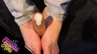 POV: Sie liebt es, mein Sperma zwischen ihren Füßen zu spüren