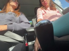 Il passante sfigato si scopa due amiche a pecora che cambiano una lampadina (pt1)