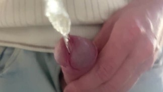 在你身上撒尿，张开嘴吞下去