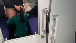 Sexo com um estranho em um compartimento de trem - IkaSmokS