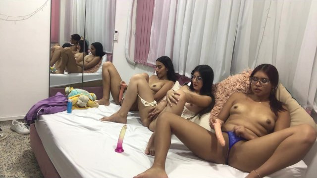 THREESOME HORNY UNIVERSITY SCHOOLS WITH PLASTIC DICKS IN THEIR PUSSIES
