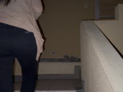 Sexo oral con vecina en el balcón del edificio