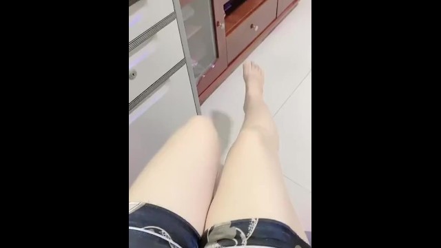 Сексуальная девушка в комнате