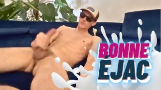 Un jeune se branle belle Ejaculation