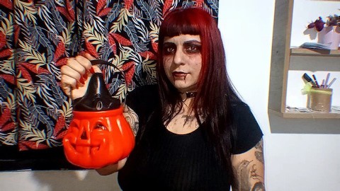 Dulce o pete? Esta vampira chupa algo mas que sangre