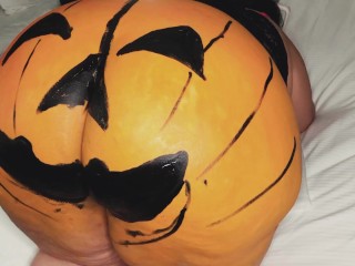 Latina Gets Halloween Pumpkin Ass Painting