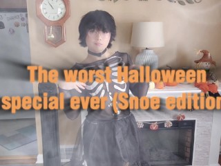 Femboy Recreëert De "slechtste Halloween Special Ooit"