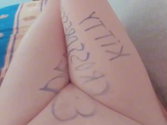 HANDS-FREE CUMSHOT YOUR NAME ON MY LEGS AND I AM MASTURBATING WITHOUT USING HANDS SWALLOWING CUTE CO