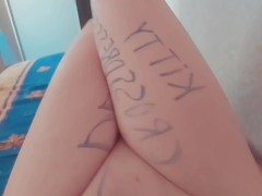 HANDS-FREE CUMSHOT YOUR NAME ON MY LEGS AND I AM MASTURBATING WITHOUT USING HANDS SWALLOWING CUTE CO