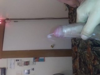 Смотри, как я кончаю и вытекаю на весь свой член