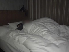 おっさんとお泊りSEXで脚を絡めてガチイキする高身長美女 1/16