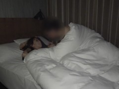 おっさんとお泊りSEXで脚を絡めてガチイキする高身長美女 3/16