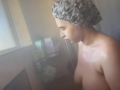 Taking a shower - Screenshot 5 of 16 - Thicc