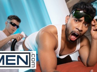 MEN - Maverick Sun Wil De Eerste Kerel Zijn Om Sexy Bottom Ihan Rogriguez's Zachte Kont Te Neuken