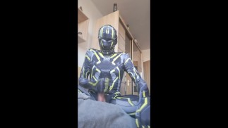 Черный робот..... Отдохните в постели