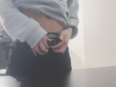 むらむらして机でおなにーする男子♡ - Screenshot 1 of 16 - Masturbate