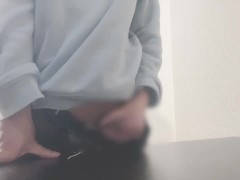 むらむらして机でおなにーする男子♡ - Screenshot 6 of 16 - Masturbate