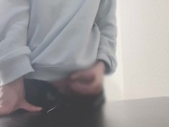 むらむらして机でおなにーする男子♡ - Screenshot 8 of 16 - Cumshot