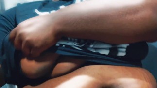 Грудастая трансвумен с большими сиськами подпрыгивает