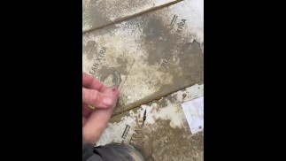 喜欢在工作中快速小便
