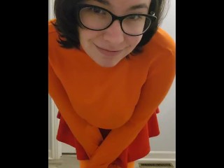 A few Short Velma Cosplay Videos for Halloween