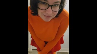 Een paar korte Velma cosplay video's voor Halloween