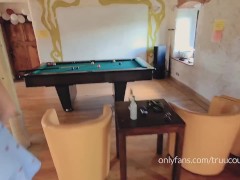 Ryzykowny Sex na stole bilardowym w Pubie