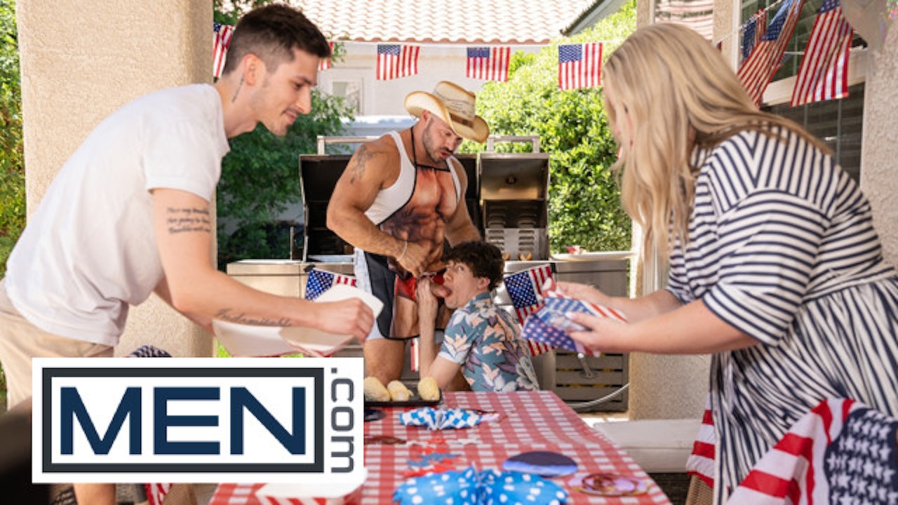 МУЖЧИНЫ - Твинки Криштиану очень любопытен к большому члену нового  бойфренда своей мамы Ника Крэнстона