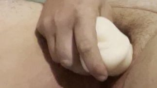 Ftm jouit dans la chatte de poche