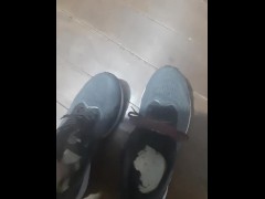bread inside sneakers - Screenshot 2 of 16 - Crushing