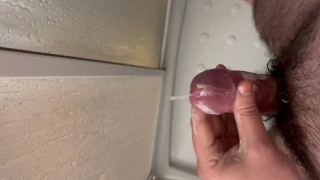 Doux sperme dans la douche