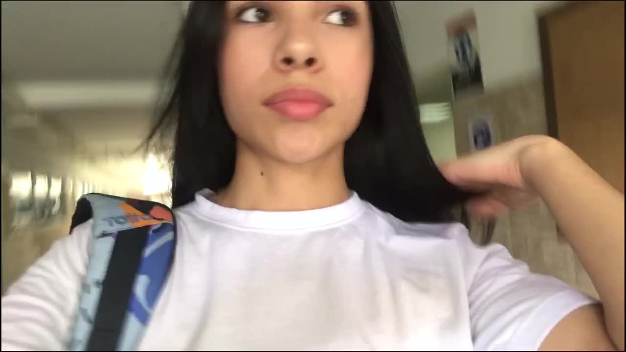 Je Suis Tellement Excitée que Je me Masturbe Dans Les Toilettes De  Luniversité OH YES ! - Pornhub.com