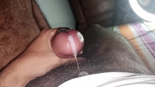 Veja o esperma ejacular da cabeça do meu pênis